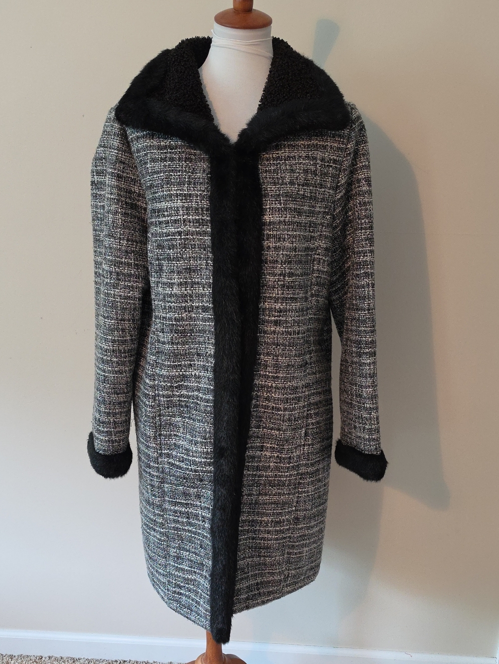 Dennis Basso Brand New Elegant Black and Gray Women's Coat